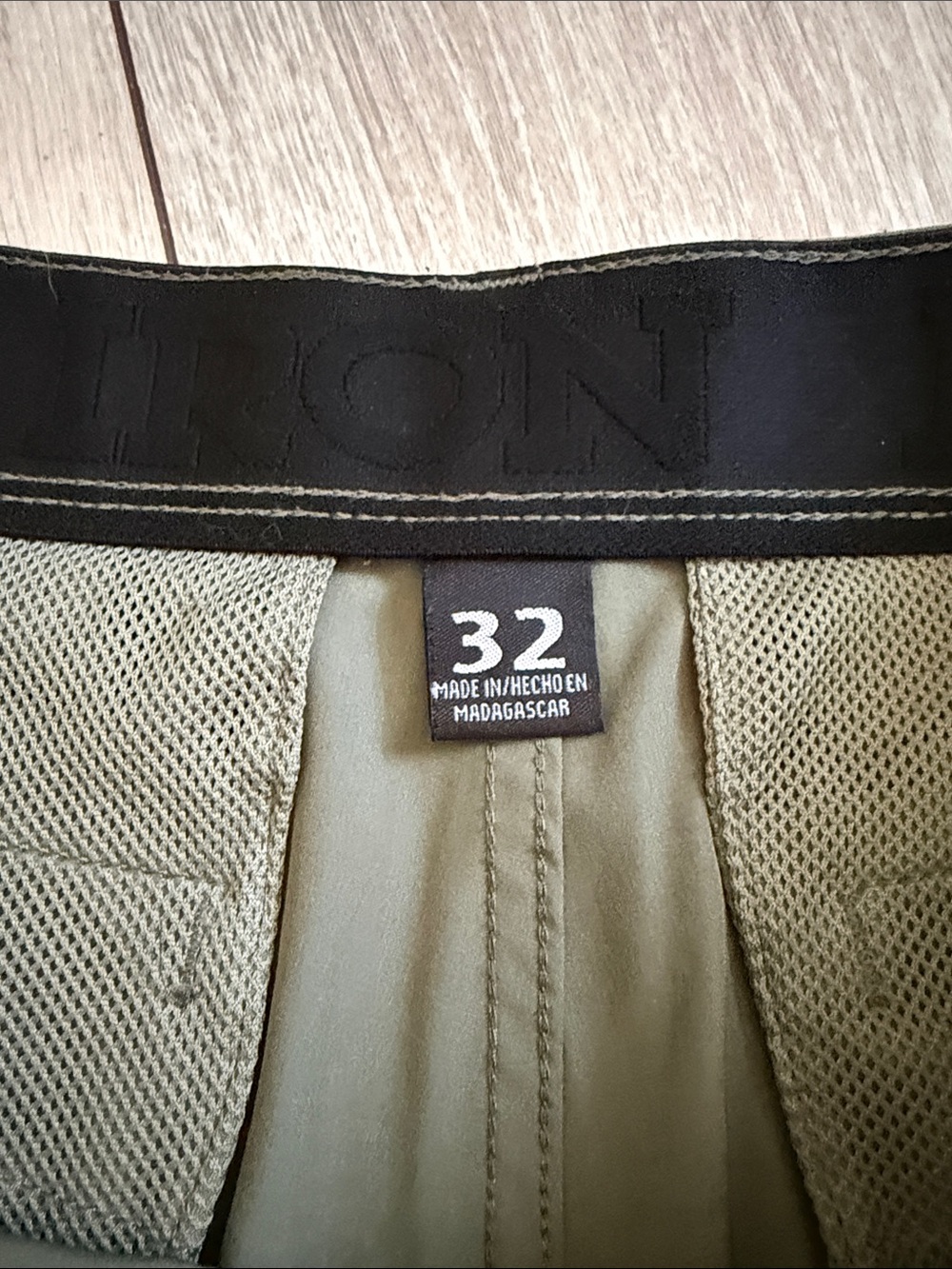 Men's 32” Waist - 4 pair of Shorts - Picture 3 of 13